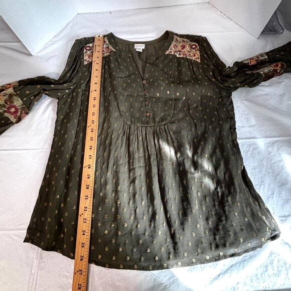 Chico's Green Gold Polka Dot Boho Blouse Embroidered Floral Details Size 1/Small - Picture 7 of 9